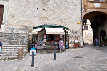 Narni, il centro storico senza edicole: “Fa male al cuore vedere quel chiosco chiuso”