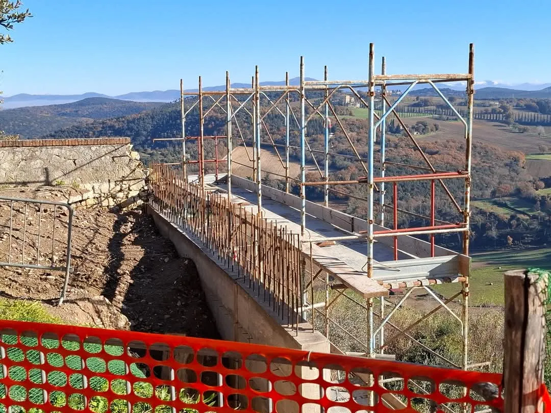 Muro Belvedere di Amelia con il paesaggio circostante.