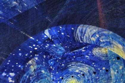 "Inside Van Gogh": la magia dell'arte digitale nella Sala dei Capitani a Gubbio