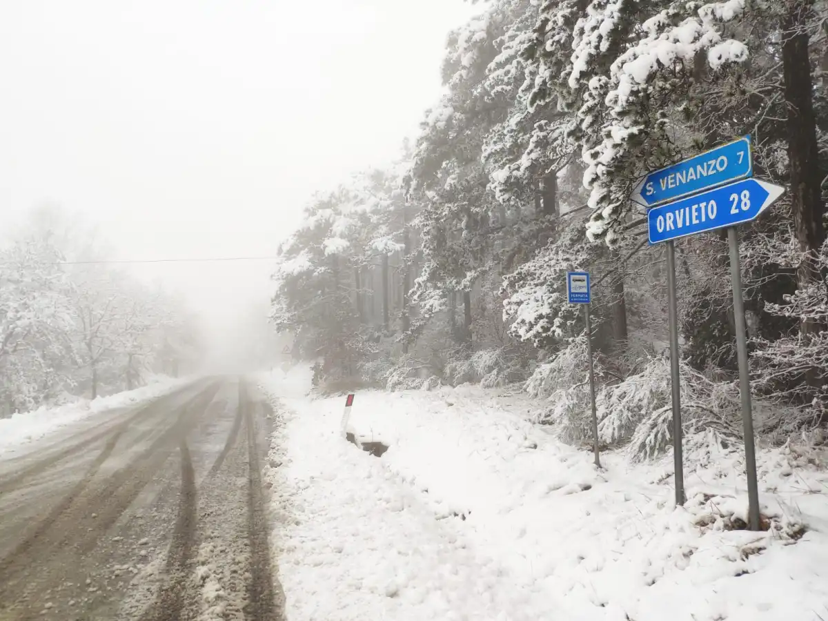 Umbria, allerta gialla per il 20 dicembre: attesi pioggia e neve